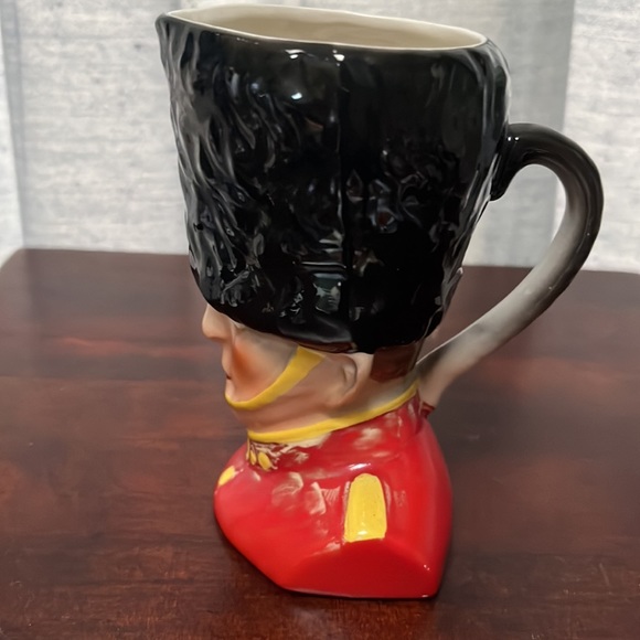 Antique Czech Pottery Figural Pitcher British Beefeater Czechoslovakia - Picture 7 of 15